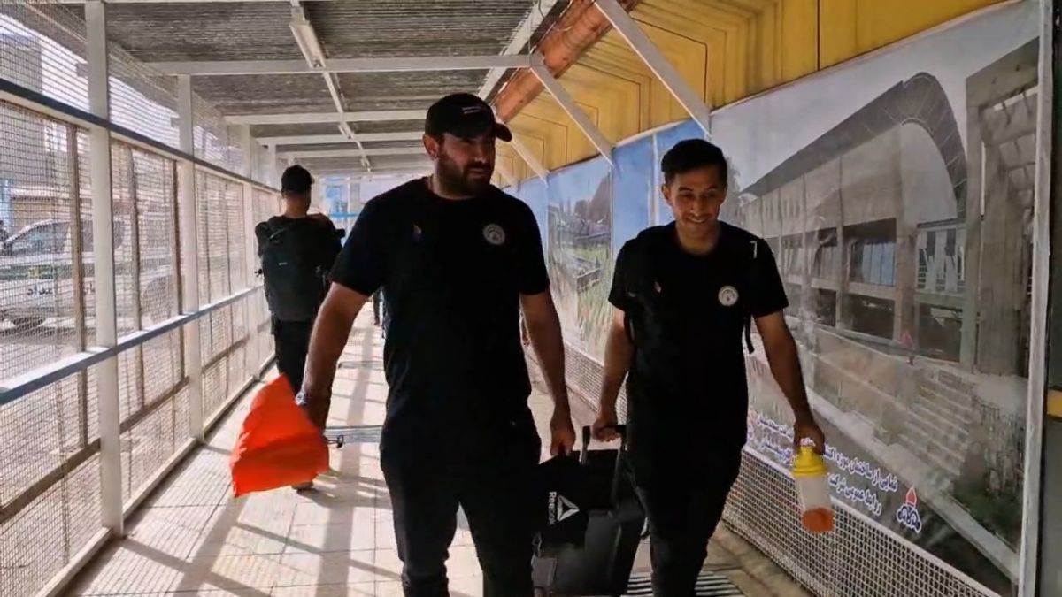 ورود دو تیم نفت مسجدسلیمان - فجرسپاسی به ورزشگاه