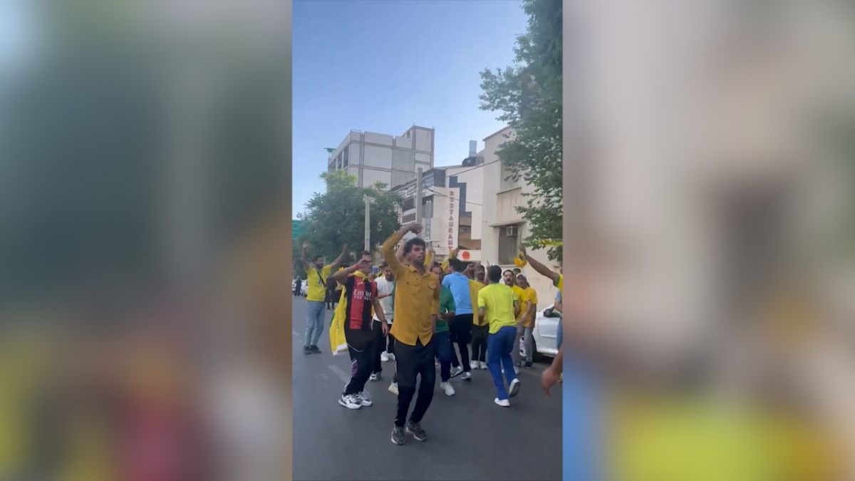 حال و هوای اطراف حافظیه شیراز با هواداران صنعت