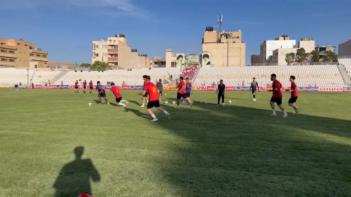 حواشی و گرم کردن بازیکنان شهر راز شیراز - صنعت نفت