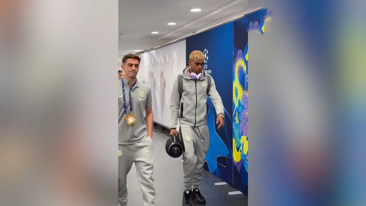 ورود بازیکنان بارسلونا به رختکن ورزشگاه جوزپه مه آتزا