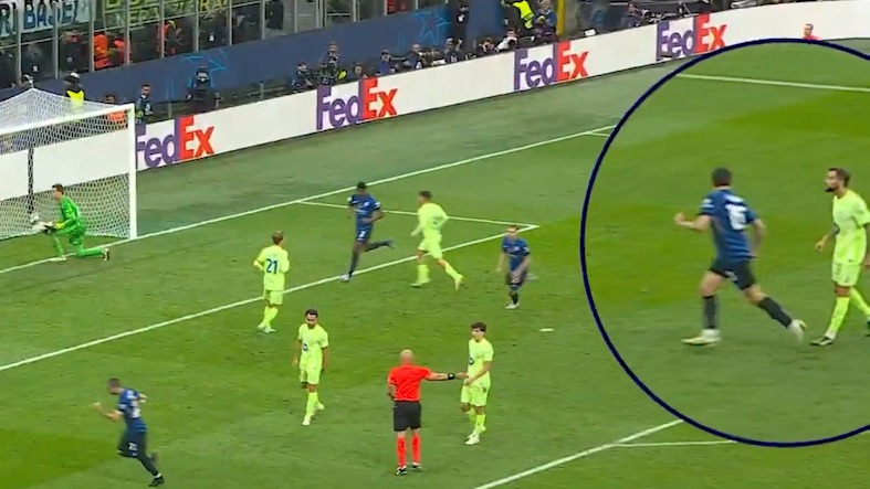 لحظه تف کردن مارتینز روی آچربی بعد از گل دوم اینتر