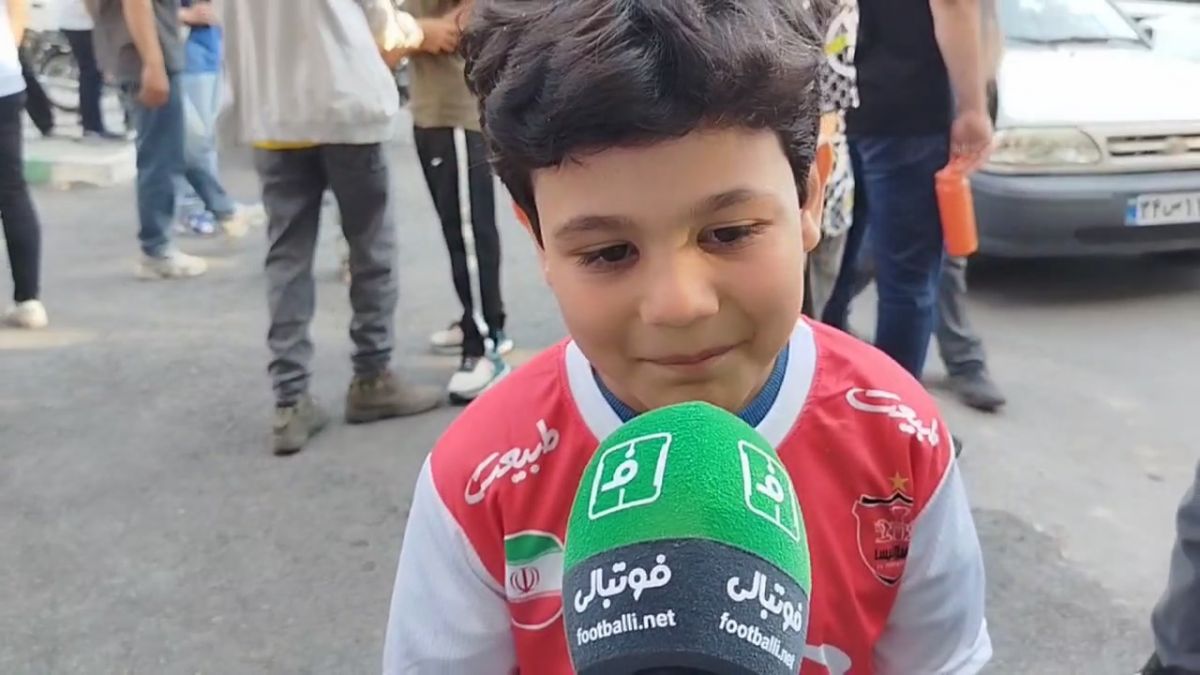 مصاحبه با هوادار کم سن و سال پرسپولیس قبل از دیدار با خیبر