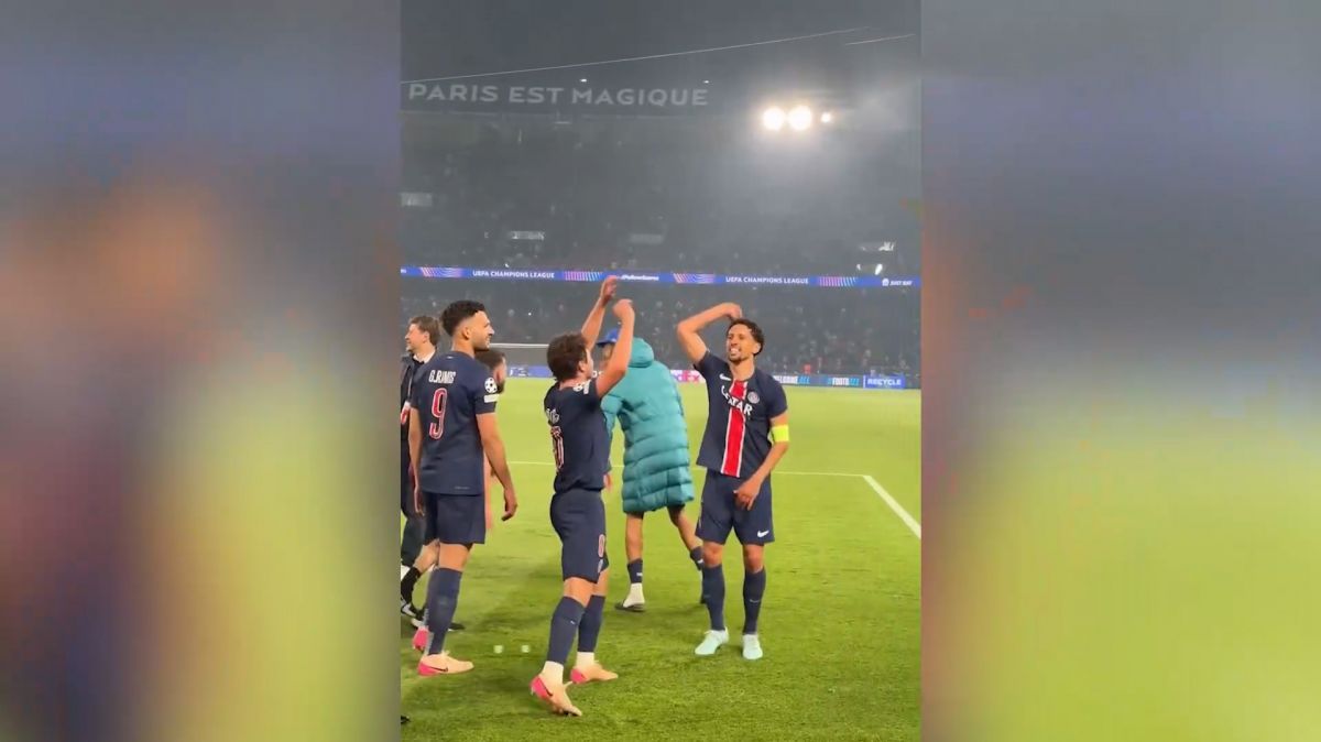 شادی بازیکنان پاری سن ژرمن بعد از صعود به فینال لیگ قهرمانان