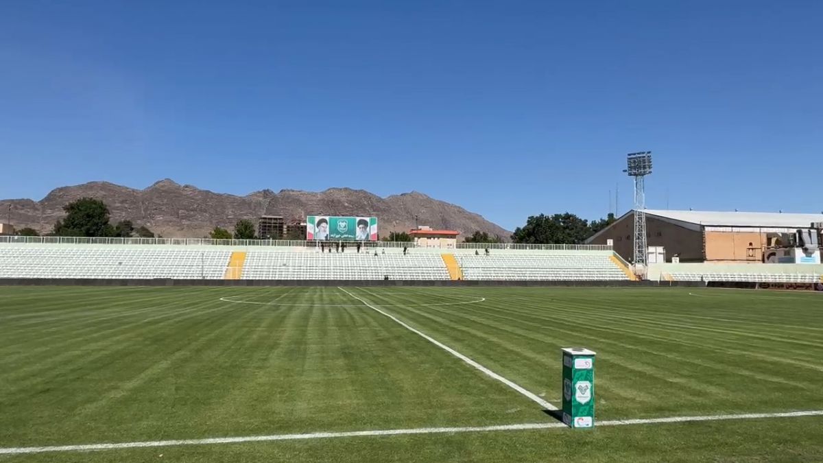 نمایی از ورزشگاه تختی خرم آباد، میزبان بازی خیبر - پرسپولیس