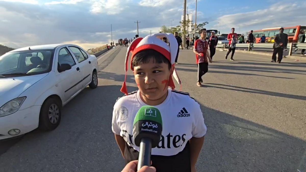 گفت و گو با هوادار نوجوان تراکتور قبل از بازی با نساجی