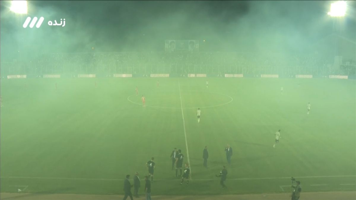 فضای دود آلود استادیوم تختی قبل از دیدار خیبر - پرسپولیس