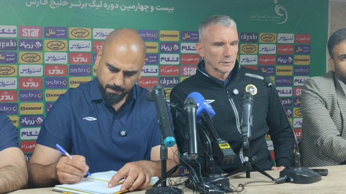 نشست خبری پاتریس کارترون سرمربی سپاهان در پایان بازی با هوادار