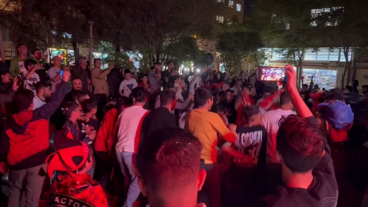 پایکوبی مردم تبریز در خیابانها پس از پایان بازی تراکتور و نساجی