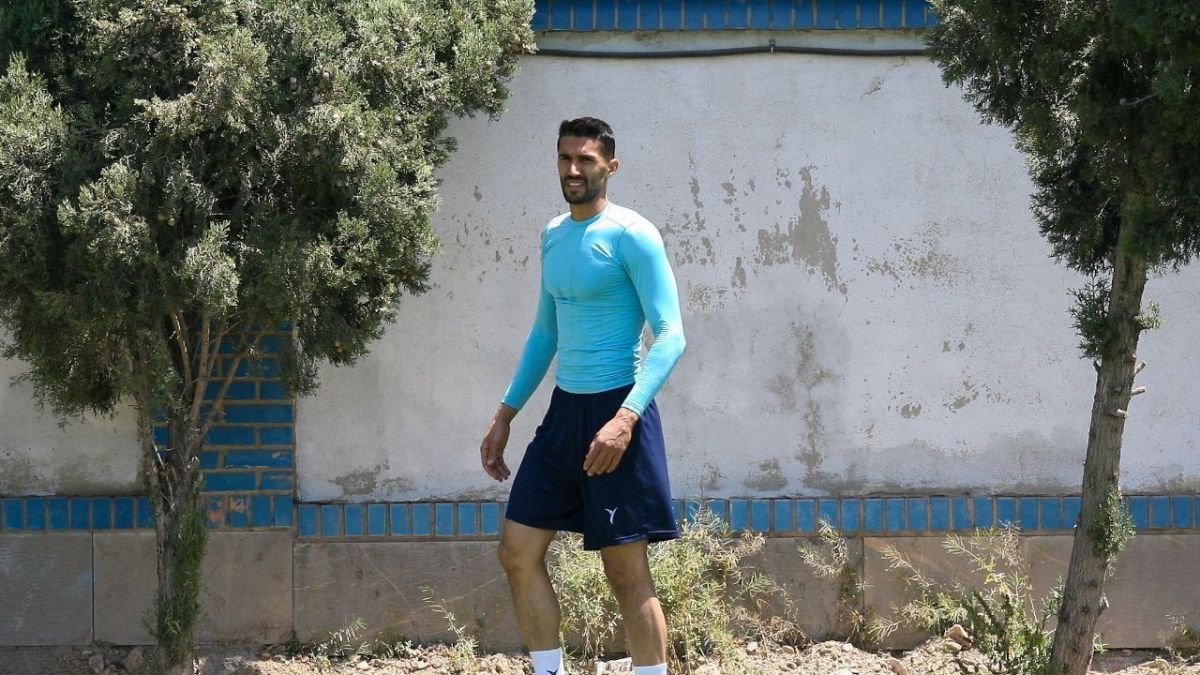 حمله ویروسی شدید به کاپیتان استقلال؛ حسینی، بازی با سپاهان را از دست داد