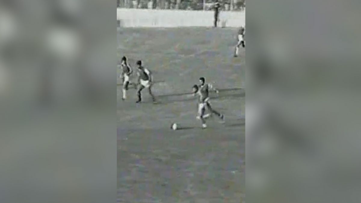 نوستالژی/ گل رضا محمدی‌اصل بازیکن خیبر، ۳۹ سال قبل مقابل پرسپولیس در ورزشگاه تختی خرم آباد