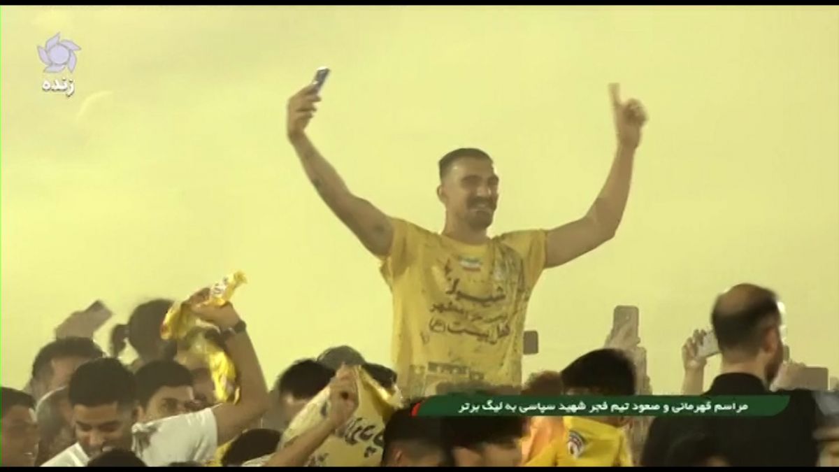جشن قهرمانی و صعود به لیگ برتر هواداران فجرسپاسی