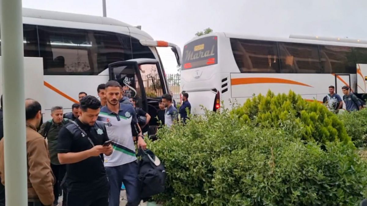 ورود تیم شمس آذر و آلومینیوم به ورزشگاه سردار آزادگان قزوین