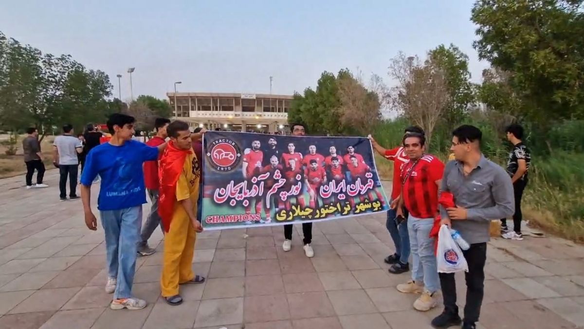 تبریک هوادار استقلال خوزستان به هواداران تراکتور بابت قهرمانی تیمشان