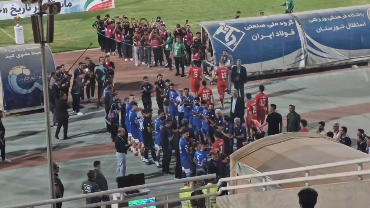 تونل افتخار بازیکنان استقلال خوزستان برای بازیکنان تراکتور