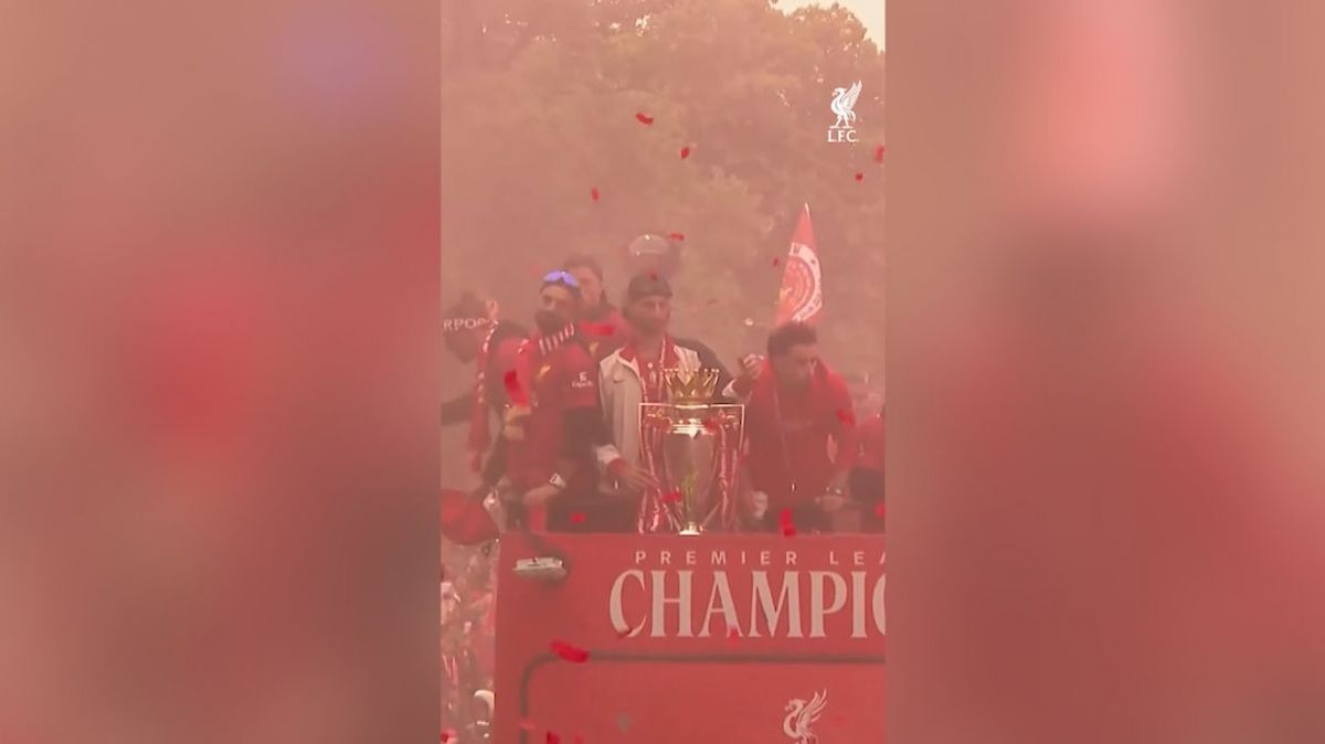 استقبال پرشور هواداران لیورپول از کاروان این تیم