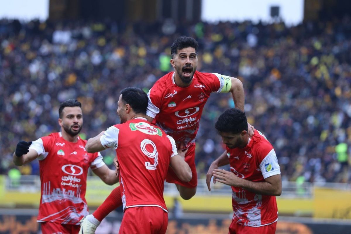 تمدید قرارداد کاپیتان پرسپولیس و ۵ بازیکن دیگر