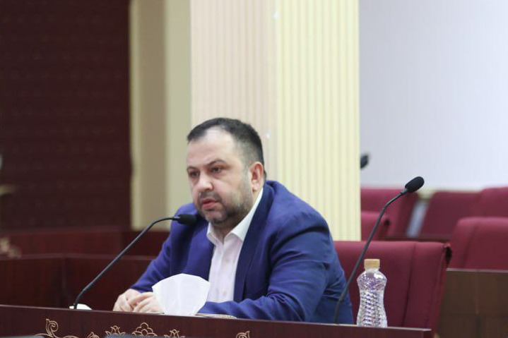بابایی: برخی بازیکنان در فصل نقل و انتقالات، زمین یا ساعت گران‌قیمت هم می‌گیرند