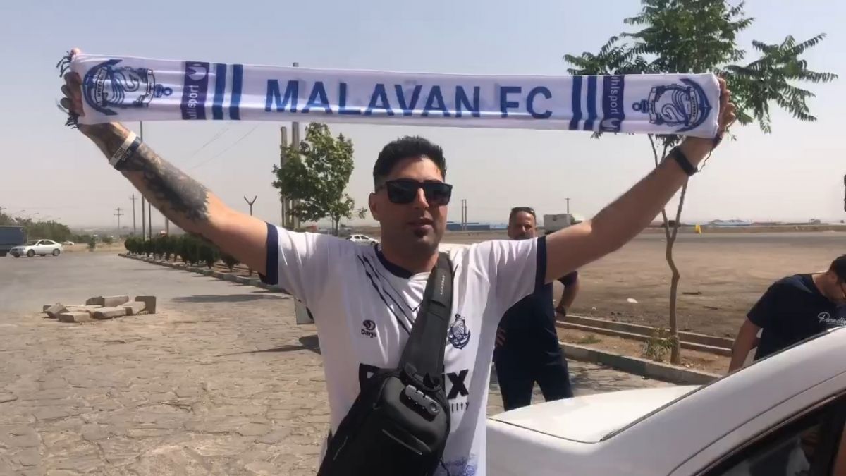 هواداران ملوان در مسیر اراک برای تماشای فینال جام حذفی