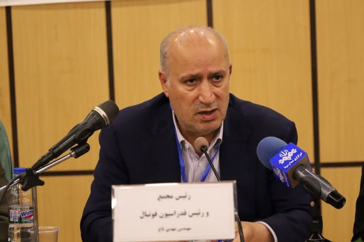 تاج: به دنبال استانداردسازی ورزشگاه‌ها هستیم