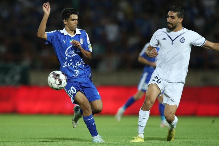 درگیری شدید بین هواداران استقلال و ملوان؛ جنگ آغاز شد!