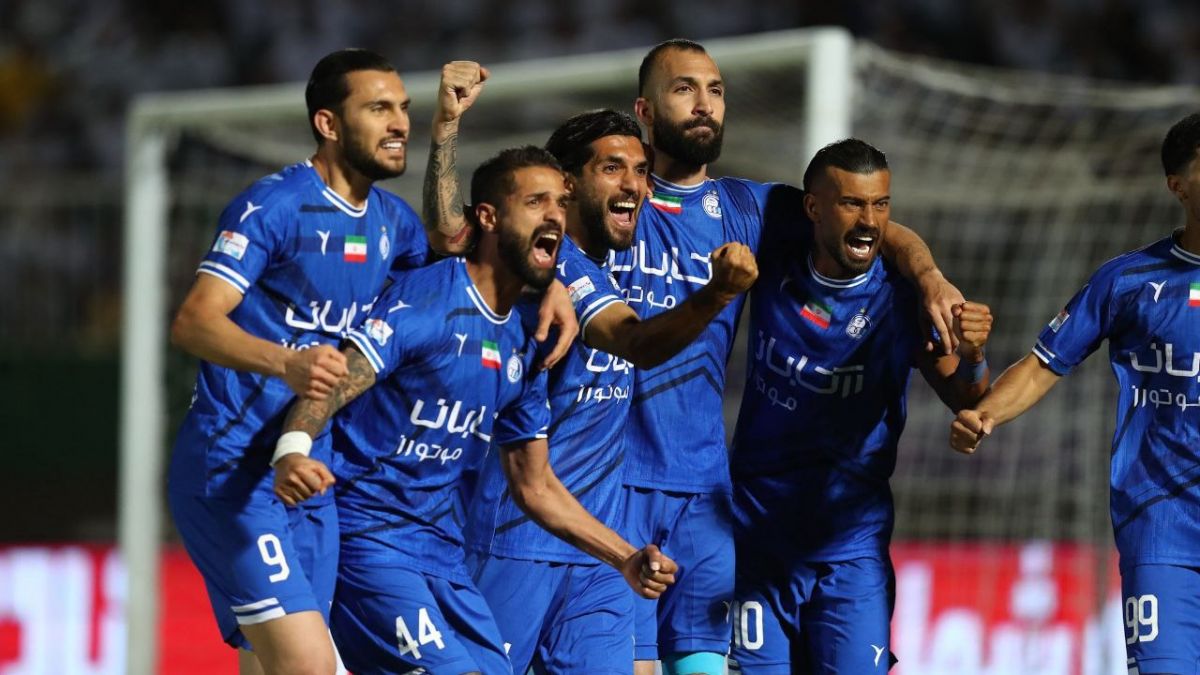 گل اول استقلال به ملوان (روزبه چشمی / دقیقه 120)