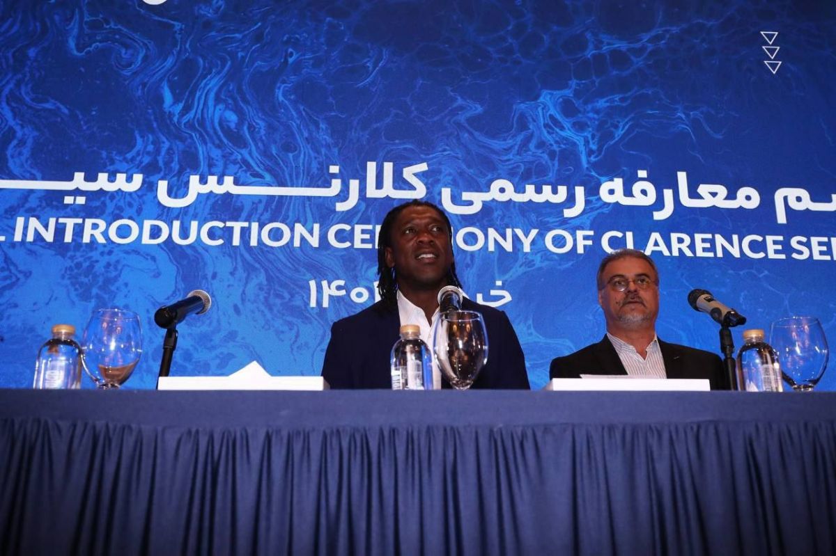 سیدورف: هواداران استقلال صبور باشند