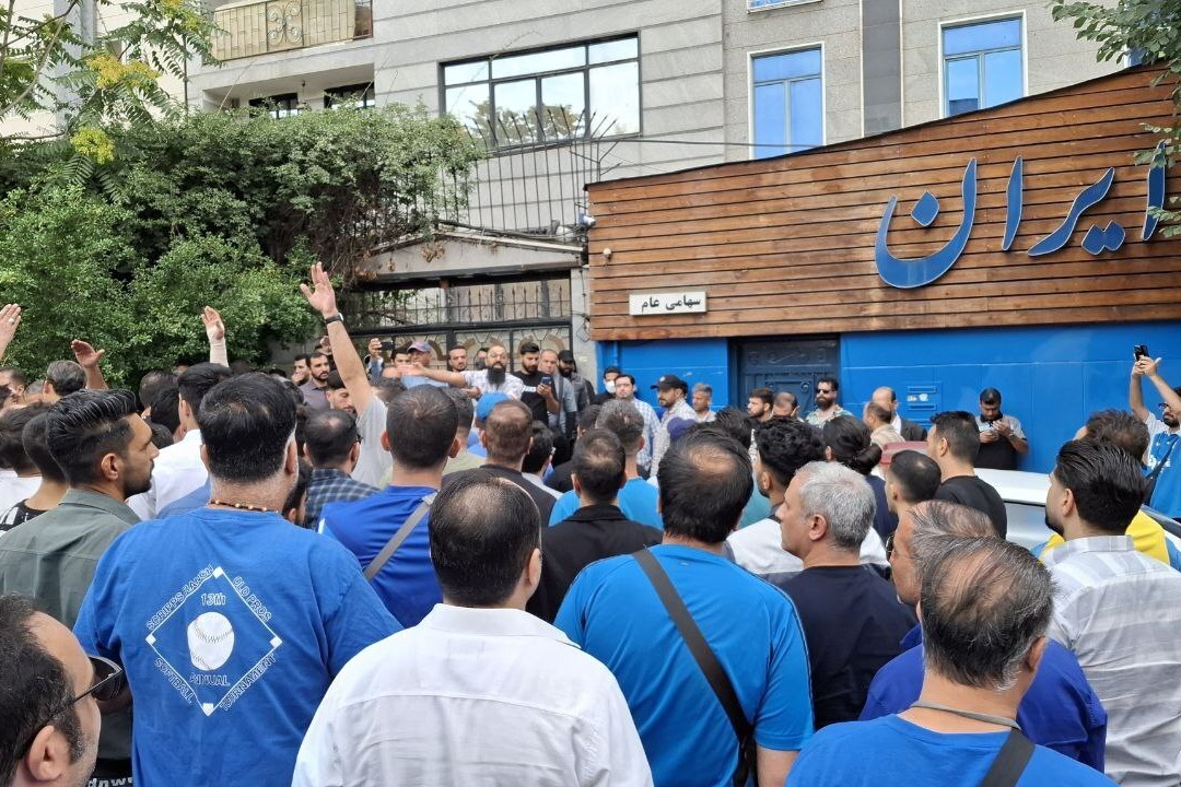 خوشبختی استقلالی‌ها کوتاه بود؛ تجمع اعتراضی بعد از قهرمانی در جام حذفی