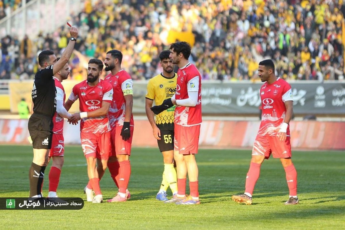 مقایسه کارت‌های قرمز سرخابی‌ها؛ پرسپولیس 5 برابر استقلال اخراجی داشت!