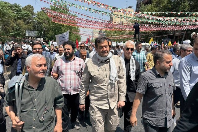 حضور وزیر ورزش در راهپیمایی خشم و نصر تهران