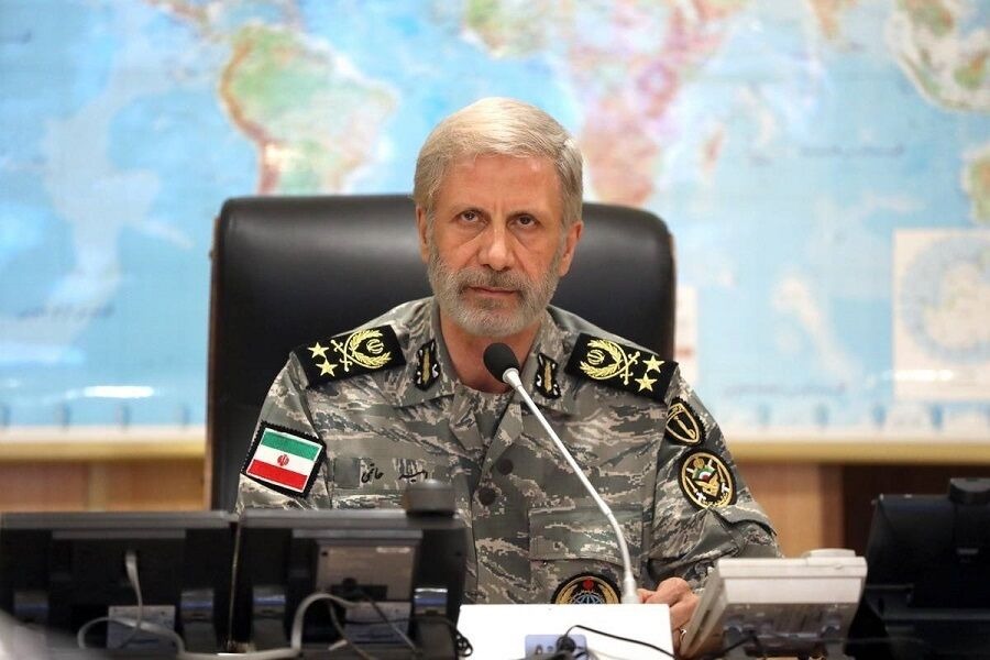 فرمانده کل ارتش: به جنایت آمریکاییها همچون همیشه پاسخ قاطعانهای خواهیم داد