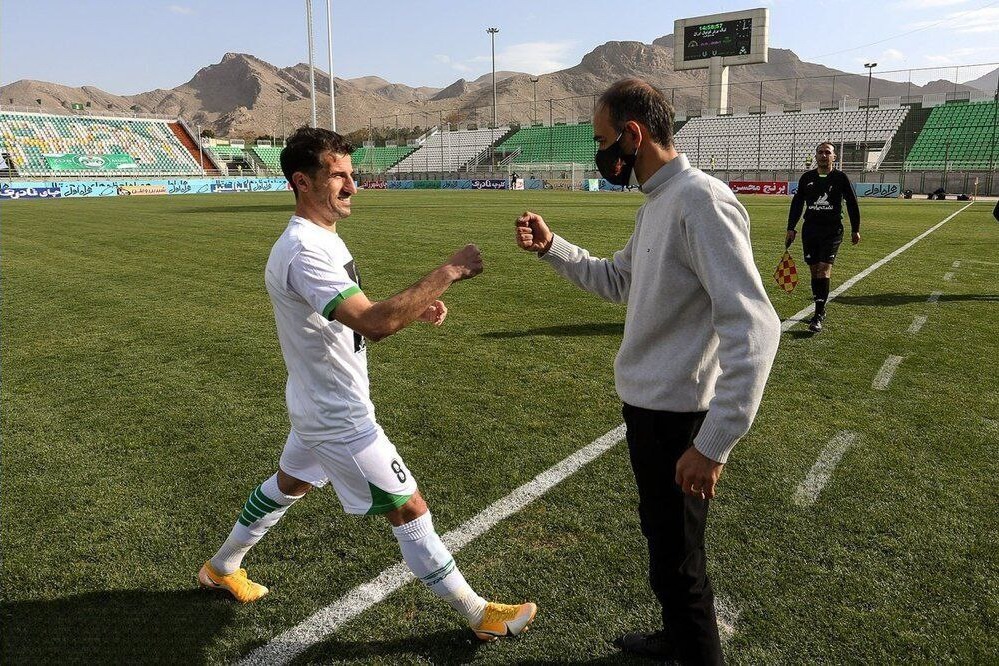 اسطوره‌ها روی نیمکت؛ دربی اصفهان حالا دیدن دارد