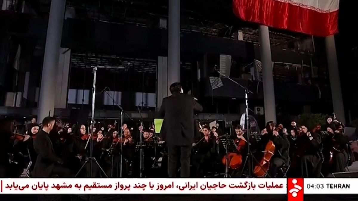 برگزاری ویژه برنامه ققنوس در ساختمان شیشه‌ای صدا و سیما