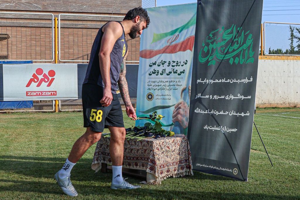 ادای احترام سپاهانی‌ها به وطن و شهدای وطن (عکس)