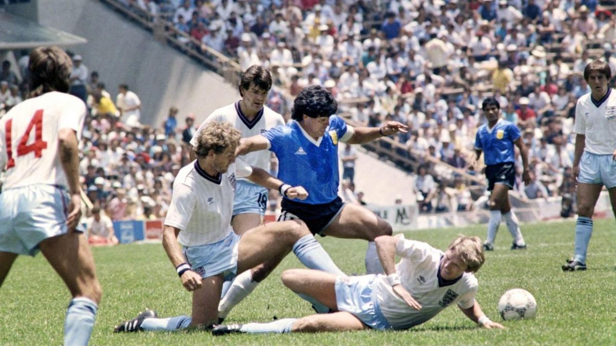 گل قرن مارادونا مقابل انگلیس در جام جهانی 1986 با گزارش ویکتور هوگو مورالس