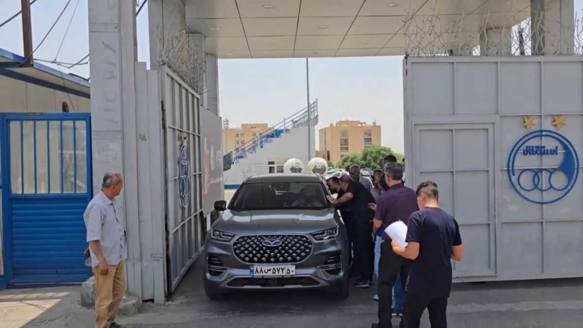 خروج روزبه چشمی از کمپ زنده‌یاد حجازی