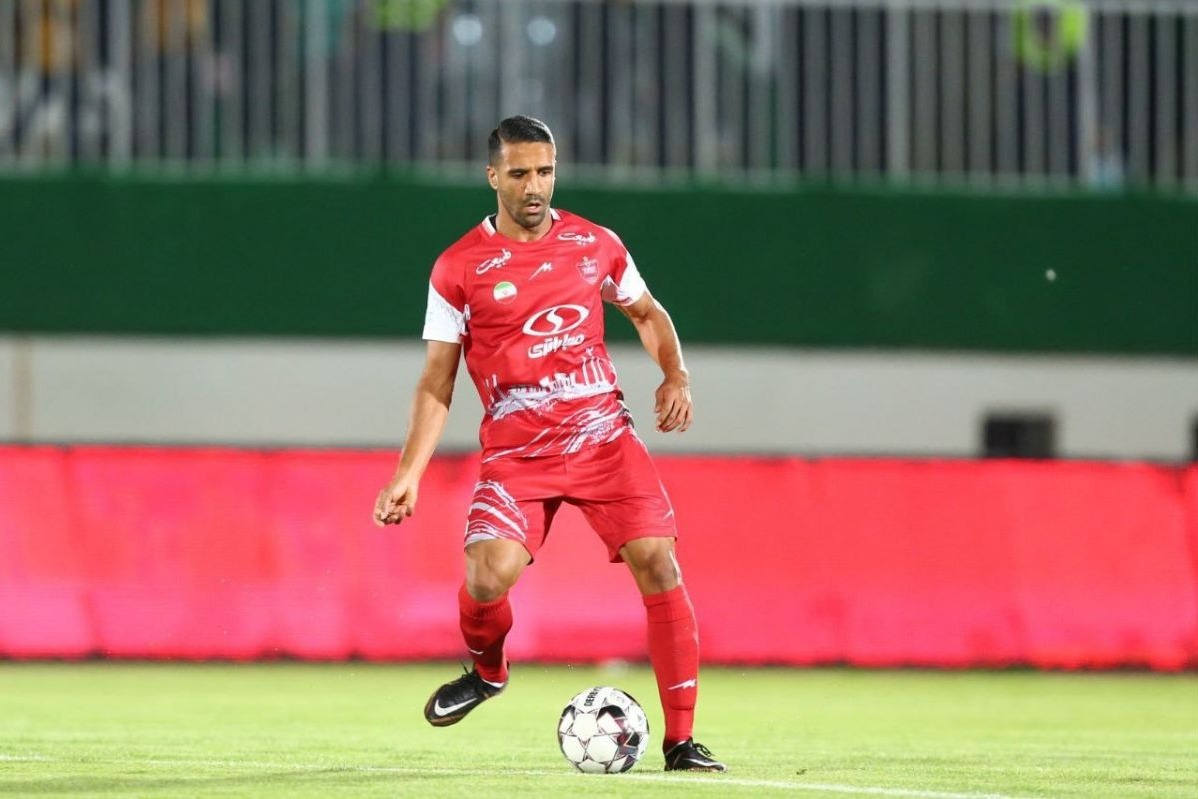 مذاکرات فجر سپاسی با هافبک پرسپولیس!