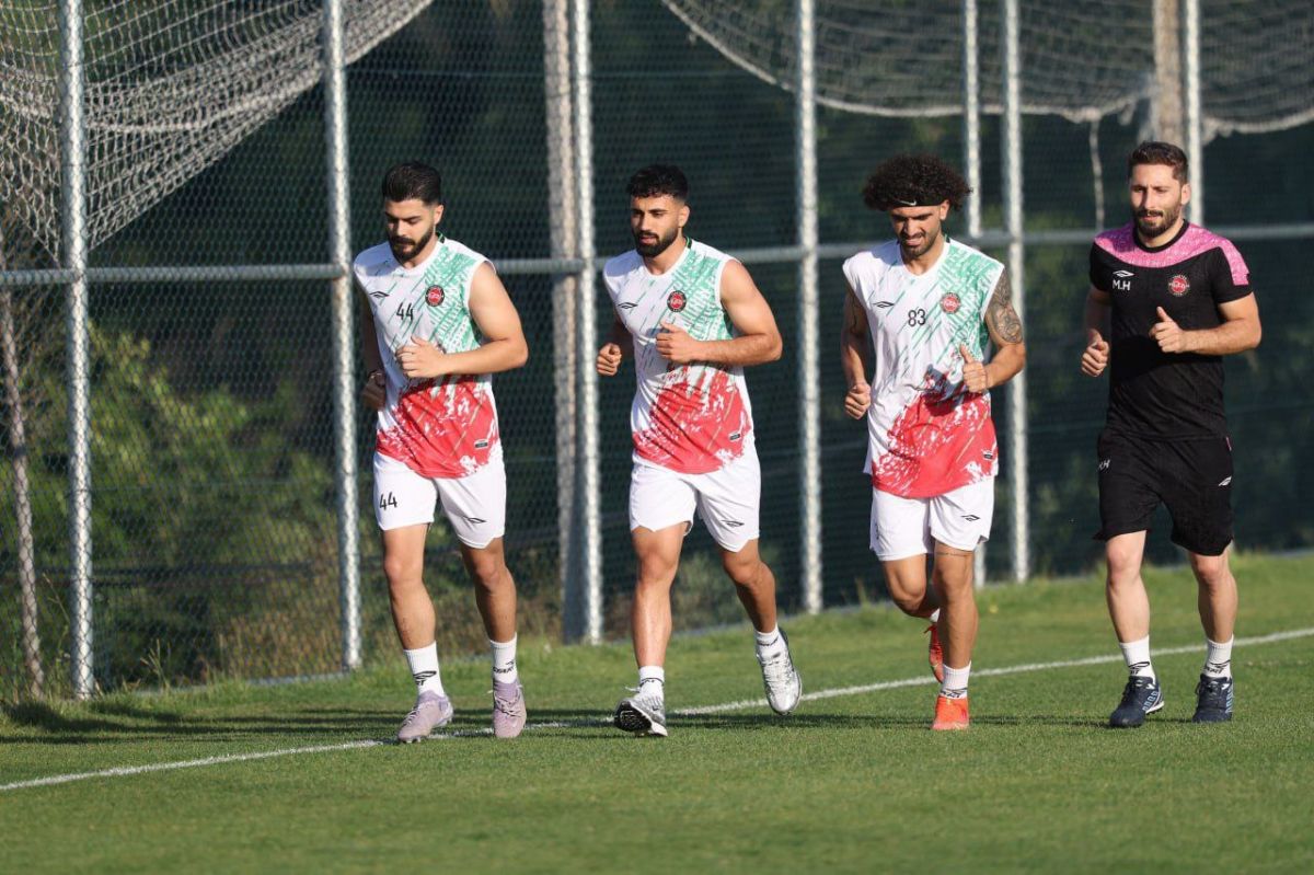 ترافیک سنگین تراکتور؛ 4 پرسپولیسی در سمت راست!