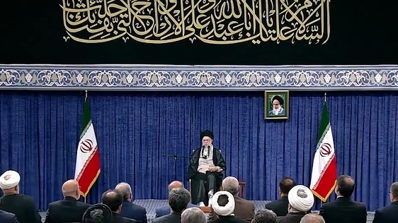 رهبر انقلاب: جنجال در مسائل کوچک و اختلاف نظرهای جناحی کارهای مضری است
