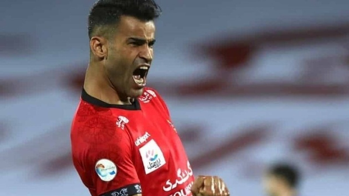 گلهای عیسی آل کثیر با پیراهن پرسپولیس مقابل استقلال