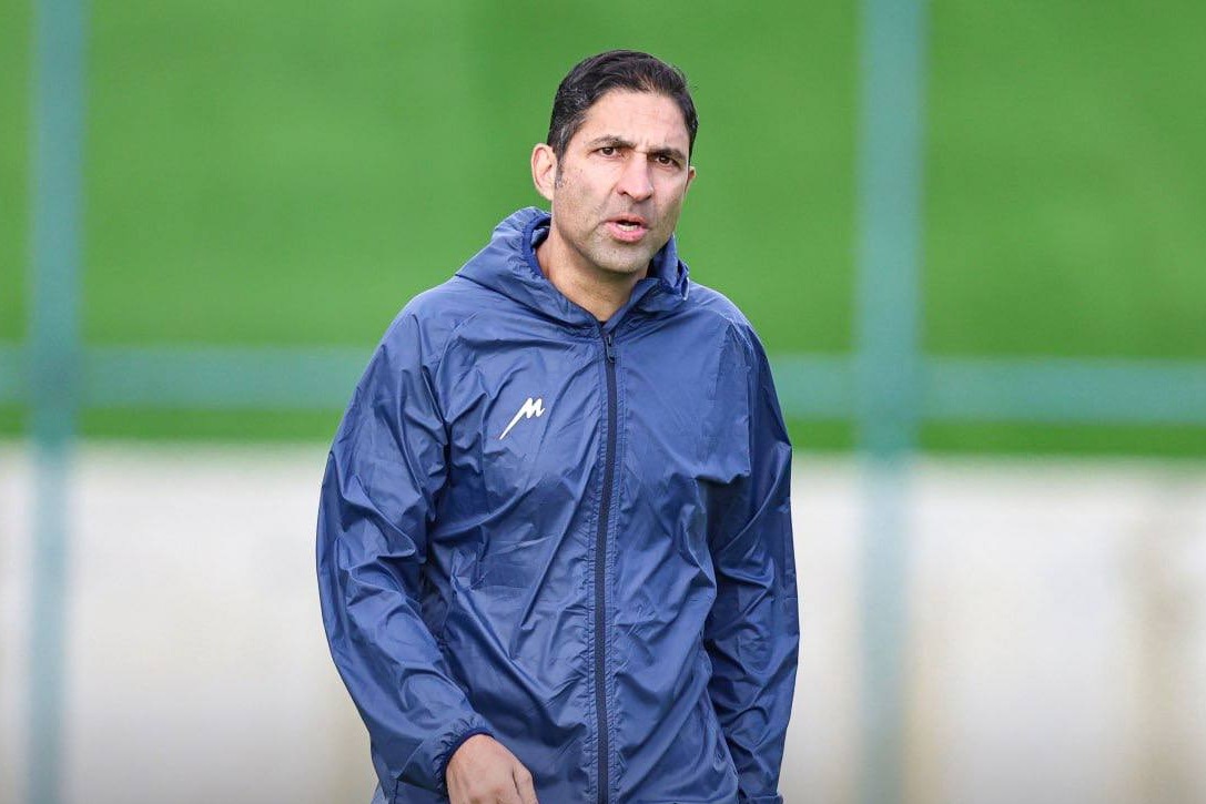 وحید هاشمیان: هواداران دچار هیجانات نشوند، پرسپولیس قوی در راه است