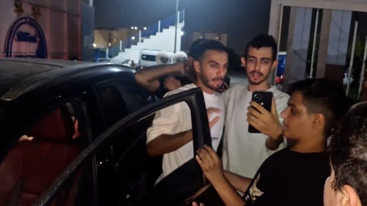عکس یادگاری و سلفی هواداران استقلال با بازیکنان پس از پایان تمرین