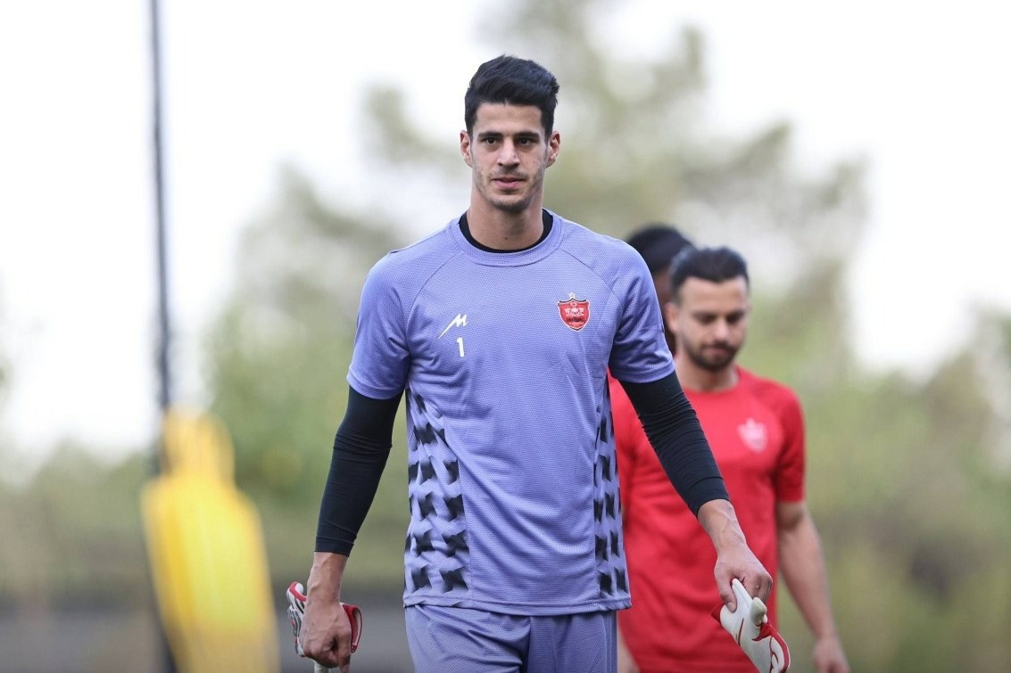 قابل پیش بینی؛ نیازمند شماره یک پرسپولیس را پوشید (عکس)