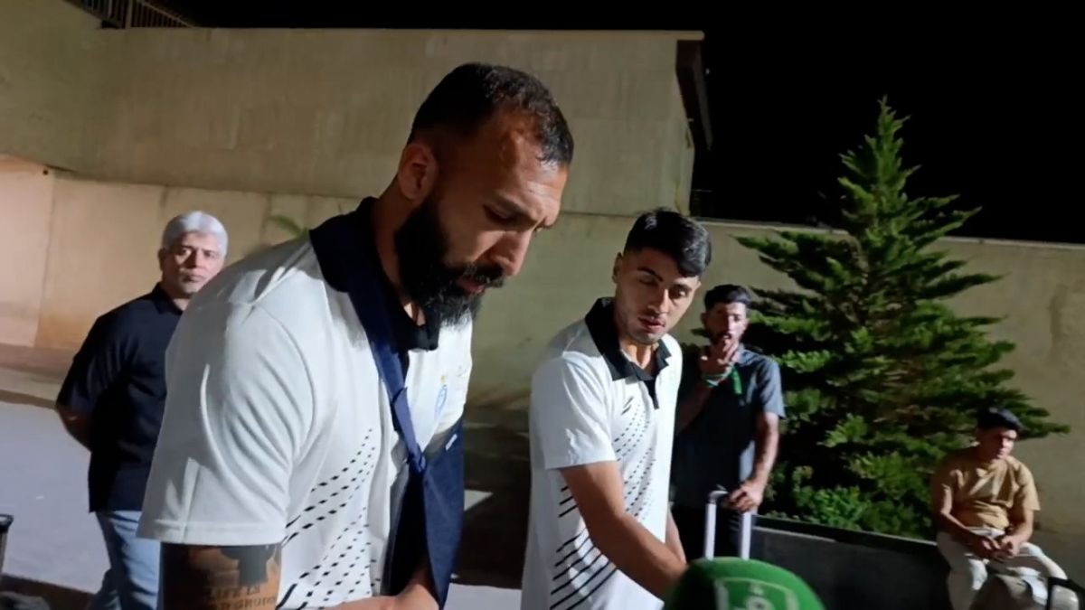 بازگشت کاروان استقلال به تهران پس از شکست مقابل تراکتور در سوپر جام