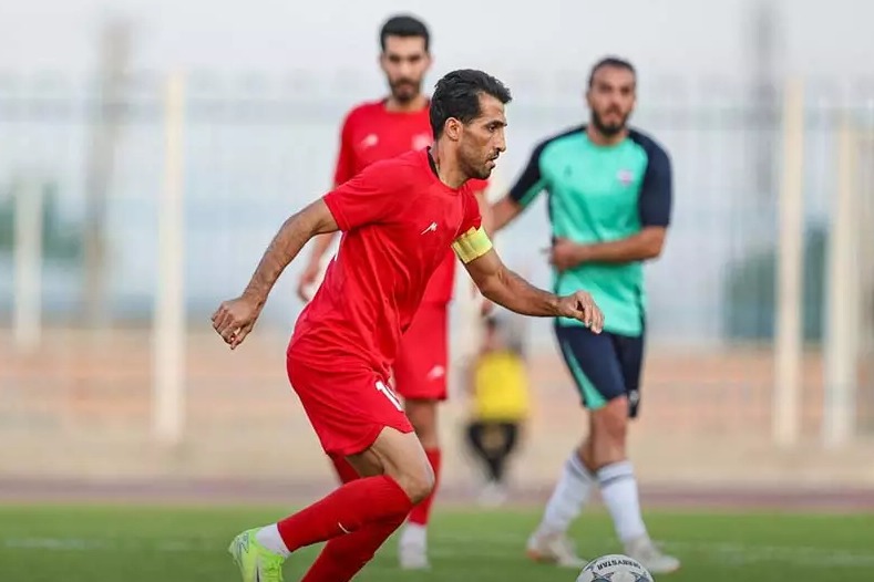 بی‌توجهی به همه پیشنهادها؛ امیری می‌خواهد در پرسپولیس بماند!