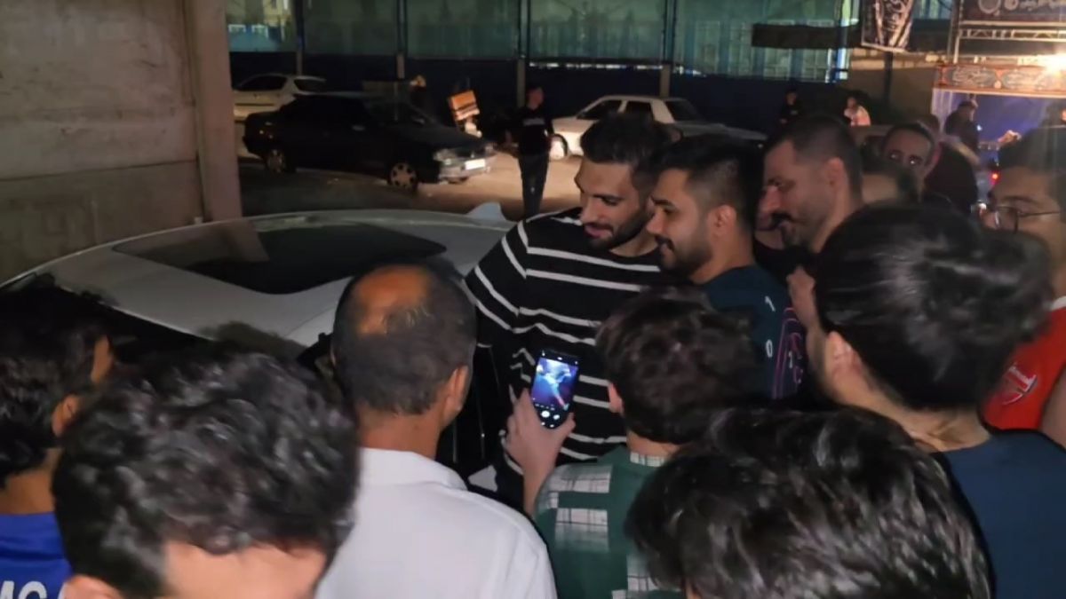 سلفی گرفتن هواداران استقلال با آزادی، گودرزی، آقاسی، سحرخیزان و غلامی