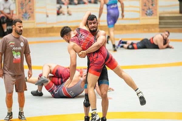 تیم منتخب کشتی فرنگی راهی صربستان شد