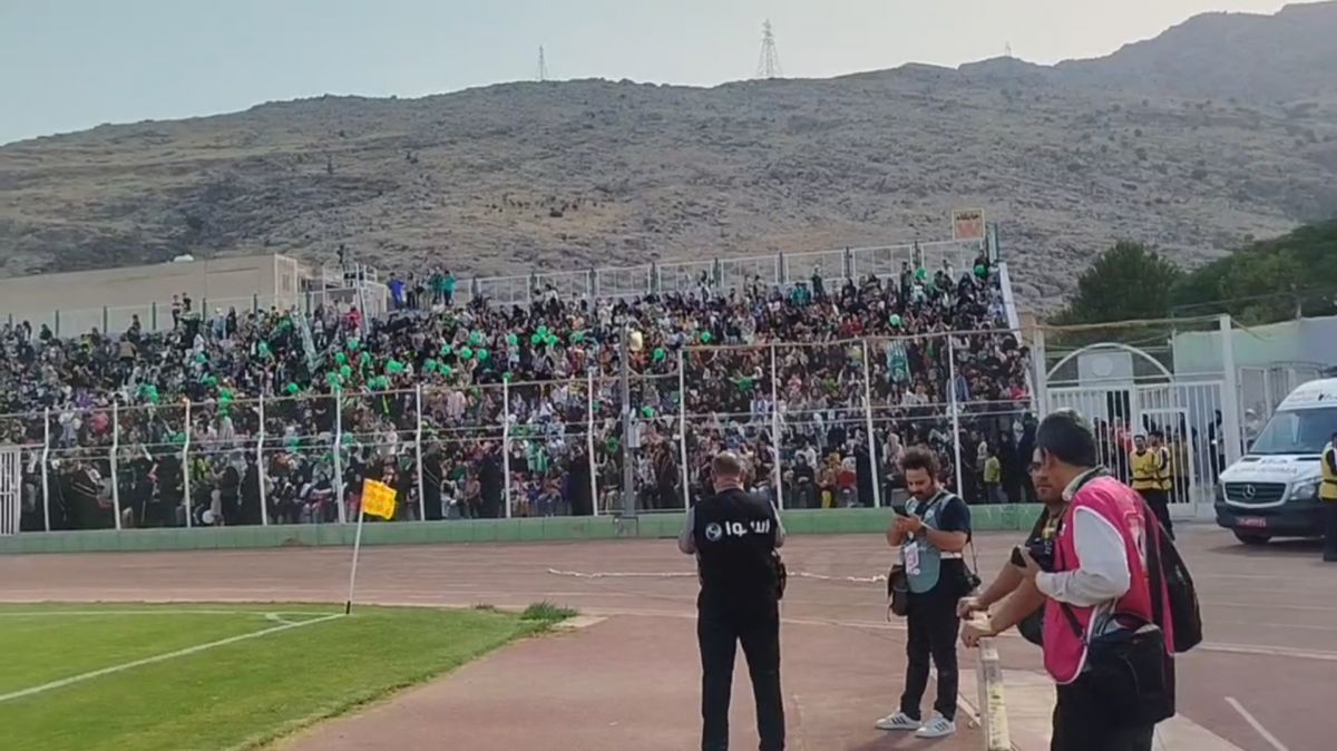 حضور پرشمار بانوان خرم آبادی برای تشویق خیبر مقابل مس رفسنجان