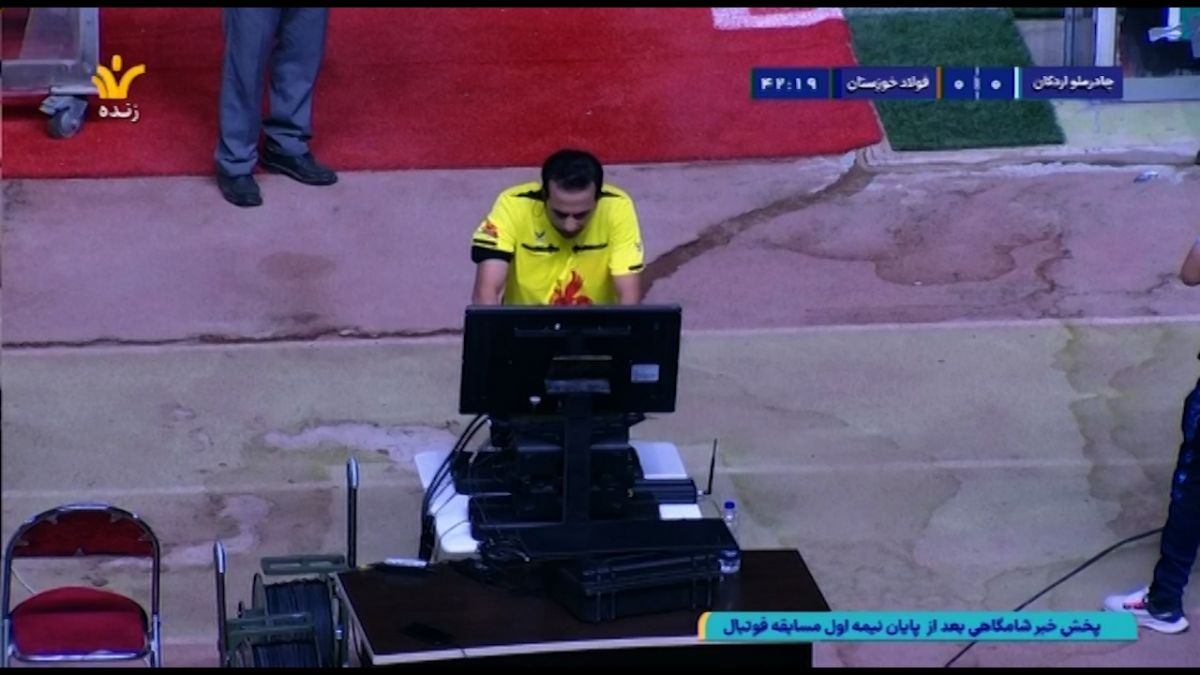اخراج میلاد سلیمانی بازیکن فولاد با خطا روی بازیکن چادرملو
