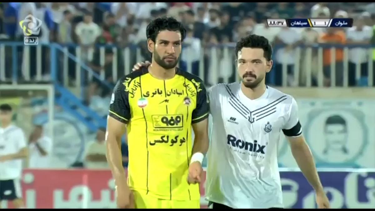 اخراج مجید علیاری در مقابل ملوان و ده نفره شدن سپاهان