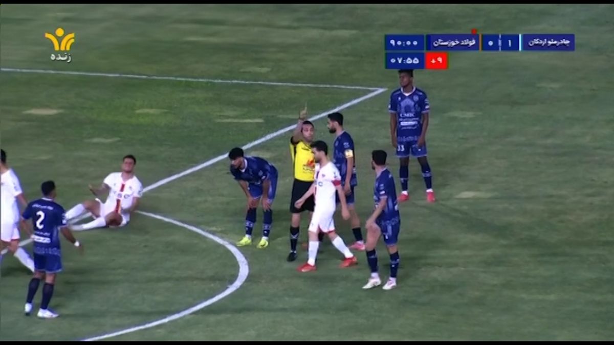 اخراج بازیکن چادرملو با خطا روی مهاجم فولاد